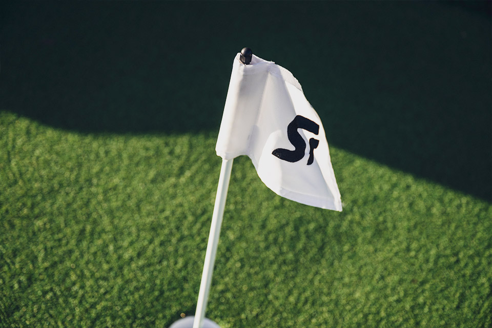 mini golf swing factory flag melbourne